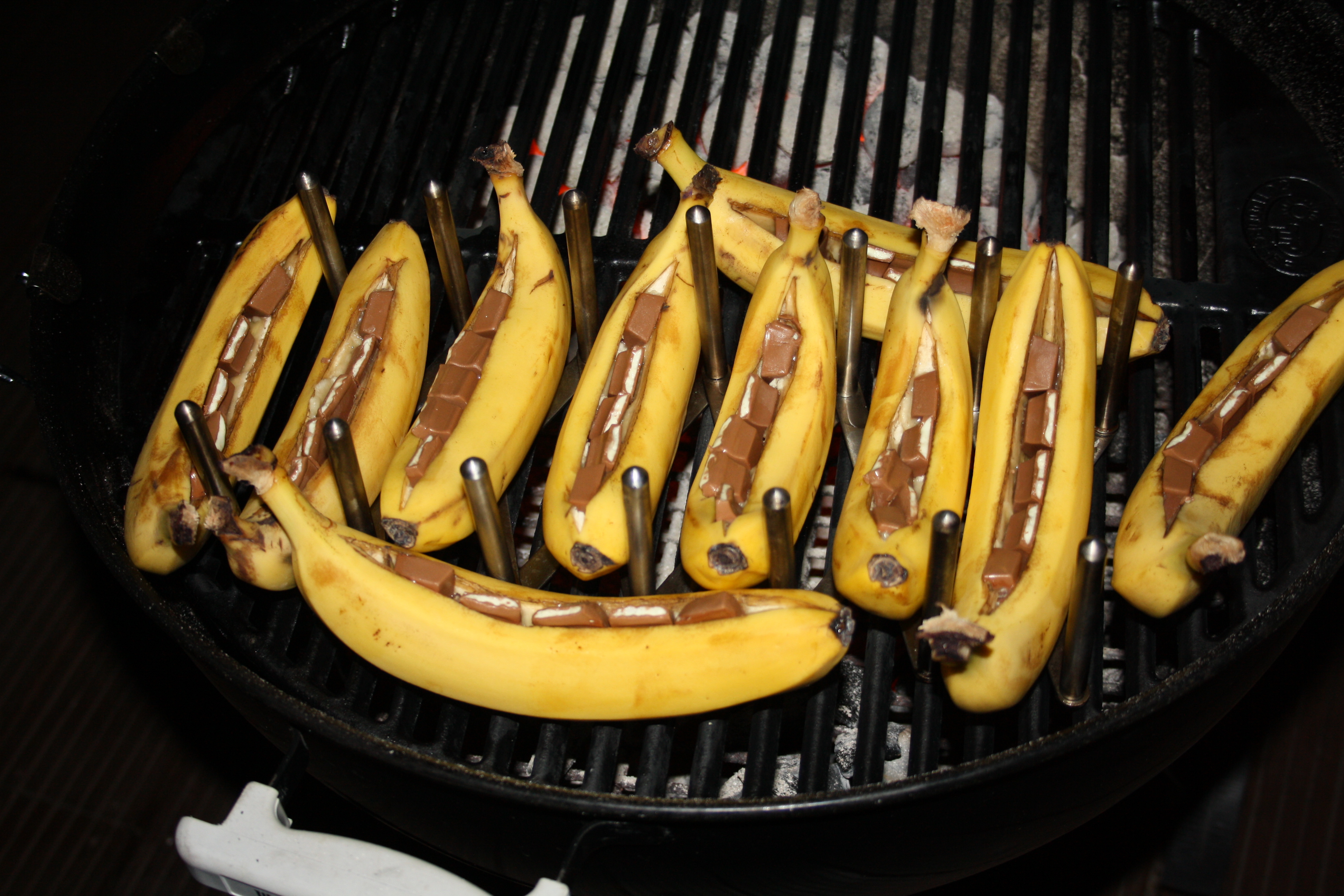 Бананы на углях
